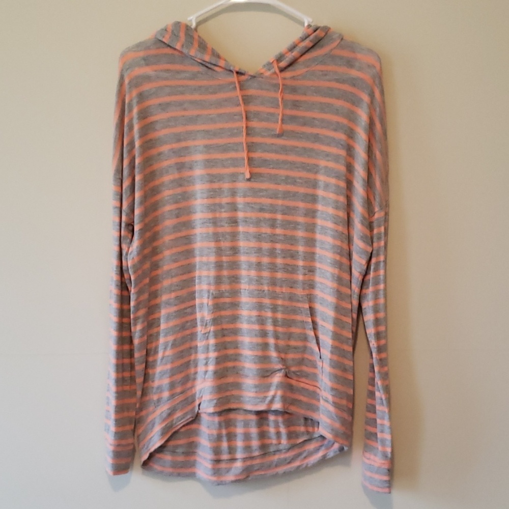 Hooded long sleeve shirt